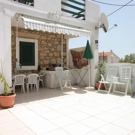 Apartments By The Sea Kali, Ugljan - 8269 Апартаменты